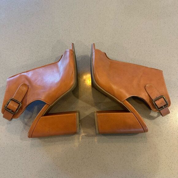 Wild Diva Brown Color Peep Toe Ankle Heel Bootie w/ adjustable strap Size 9 - Picture 5 of 10